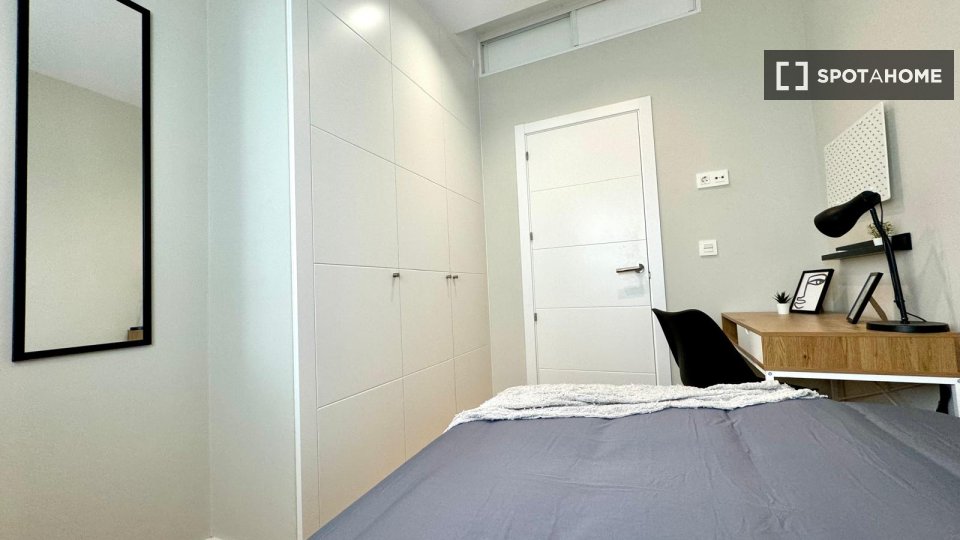 Double room Madrid, 8 beds, 139m² — photo 17