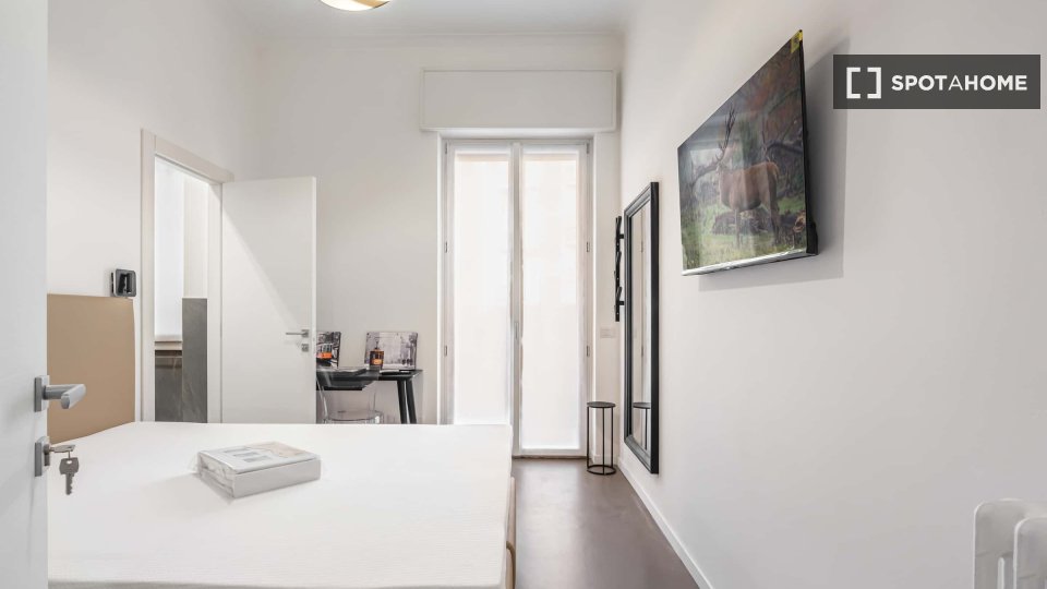 Double room Milan, 1 bed — photo 9