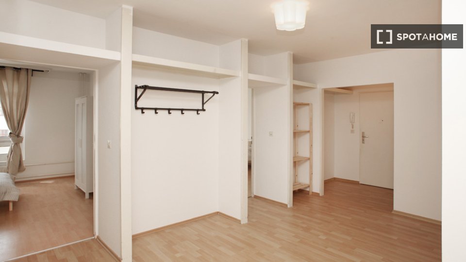 Double room Berlin, 4 beds, 81m² — photo 14