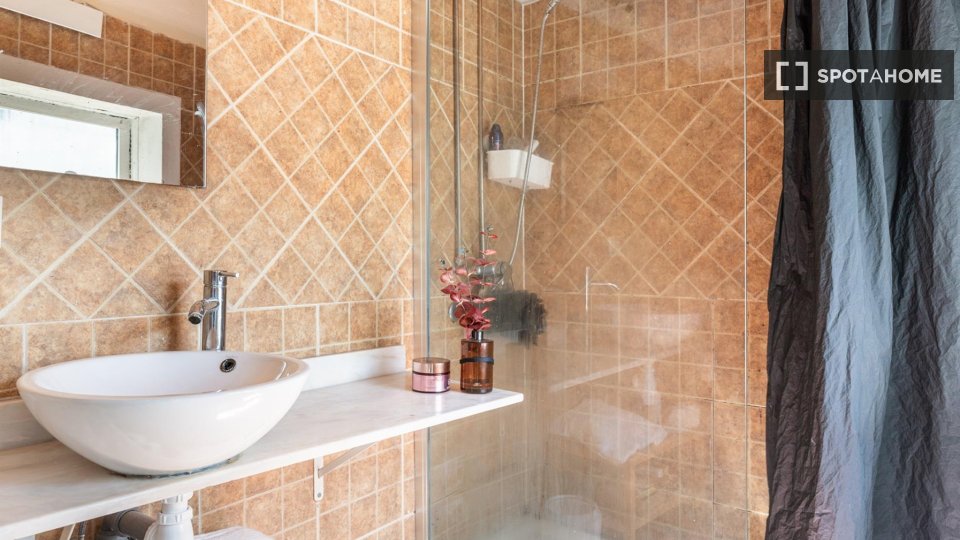 Apartment Lisbon, 3 beds, 77m² — photo 4