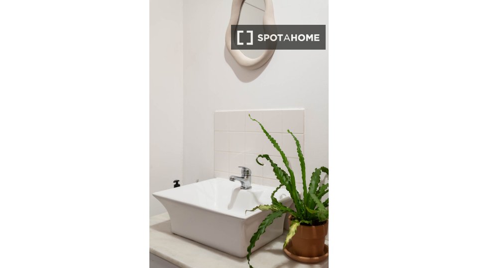 Double room Lisbon, 7 beds — photo 10