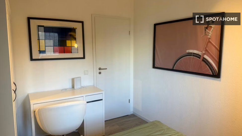 Double room Dusseldorf, 4 beds, 100m² — photo 11