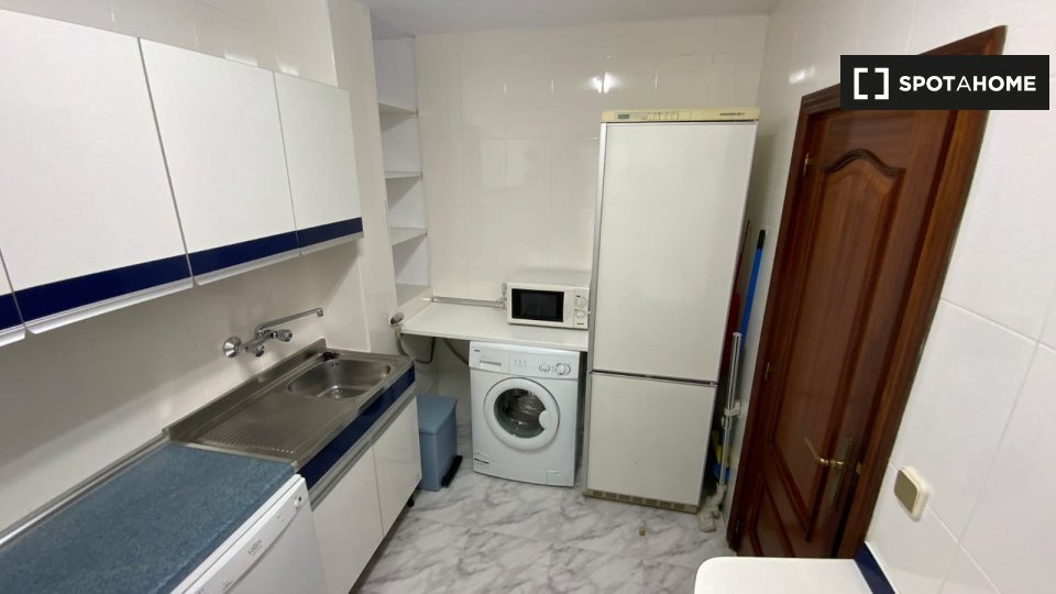 Double room Madrid, 3 beds, 60m² — photo 3