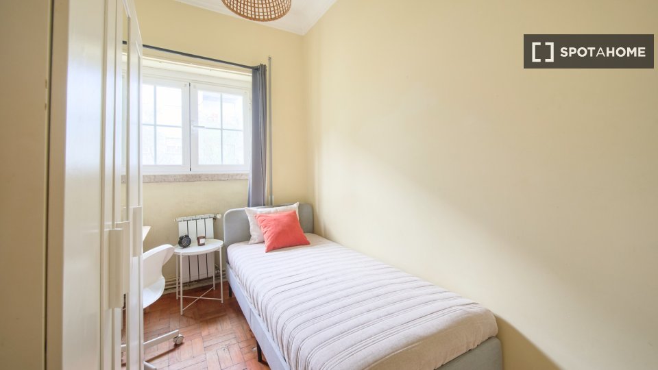 Double room Lisbon, 6 beds — photo 19