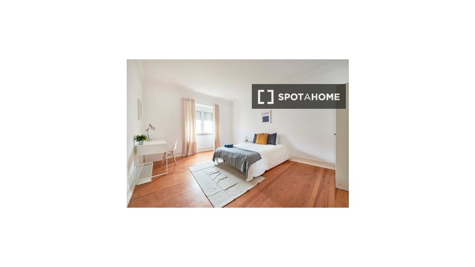 Double room Lisbon, 5 beds — photo 1