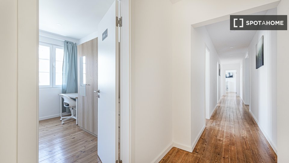 Double room Lisbon, 6 beds — photo 16