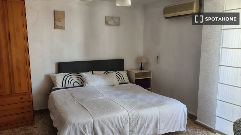 Double room Valencia, 4 beds, 105m² — photo 36