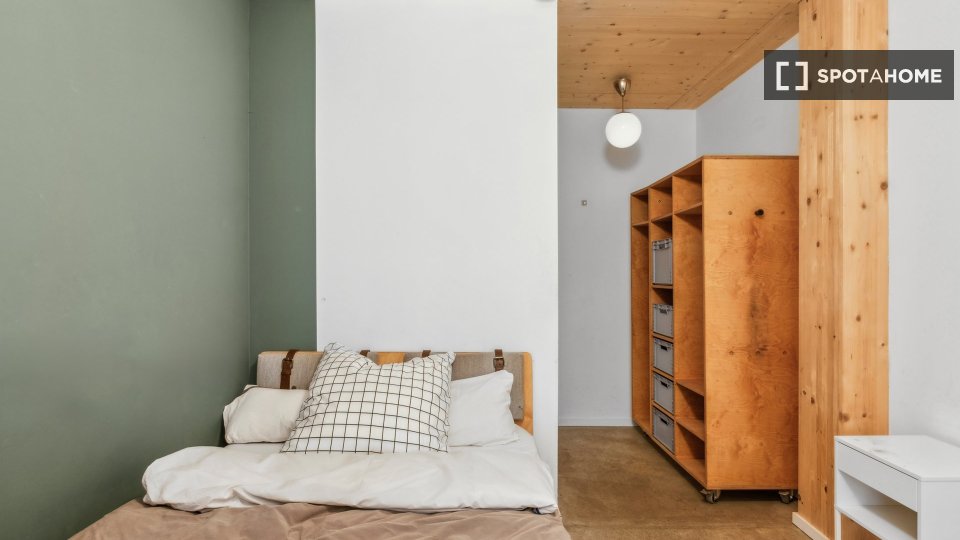Double room Berlin, 5 beds, 91m² — photo 16