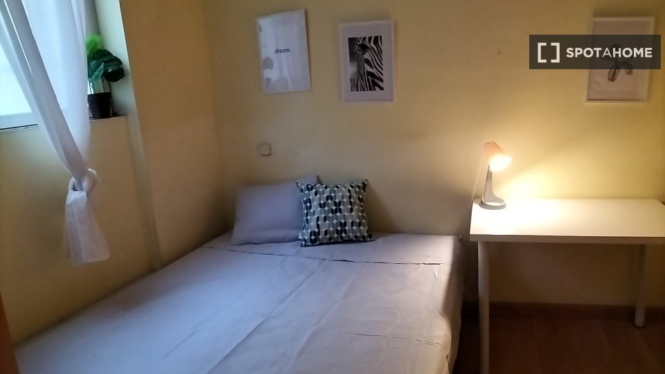 Double room Madrid, 7 beds, 90m² — photo 3