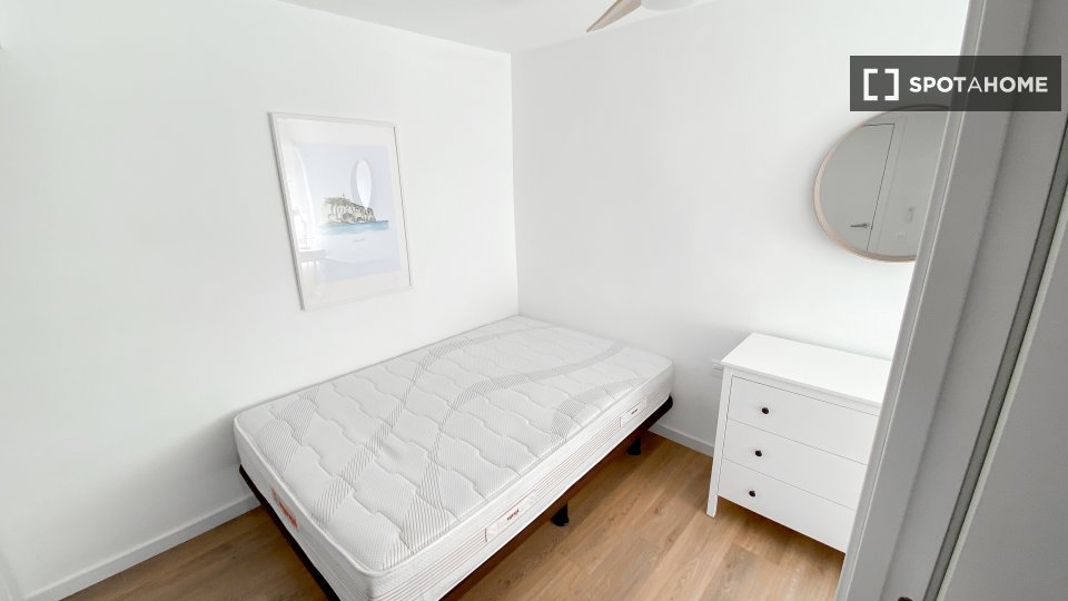 Double room Valencia, 5 beds, 110m² — photo 8