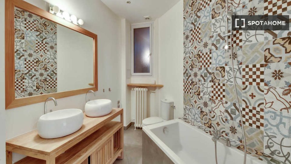 Double room Paris, 6 beds, 80m² — photo 5