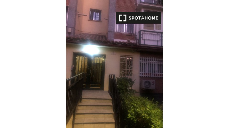 Double room Madrid, 3 beds — photo 10
