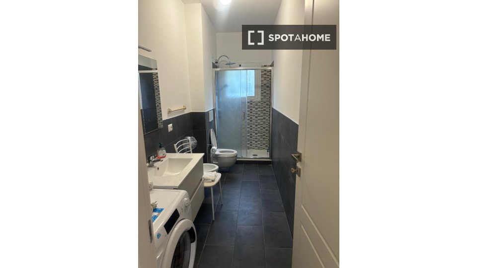 Double room Milan, 3 beds, 80m² — photo 12