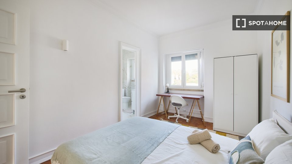 Double room Lisbon, 6 beds — photo 9