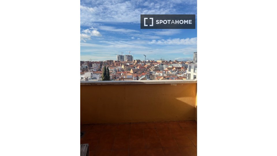 Double room Madrid, 3 beds, 100m² — photo 5
