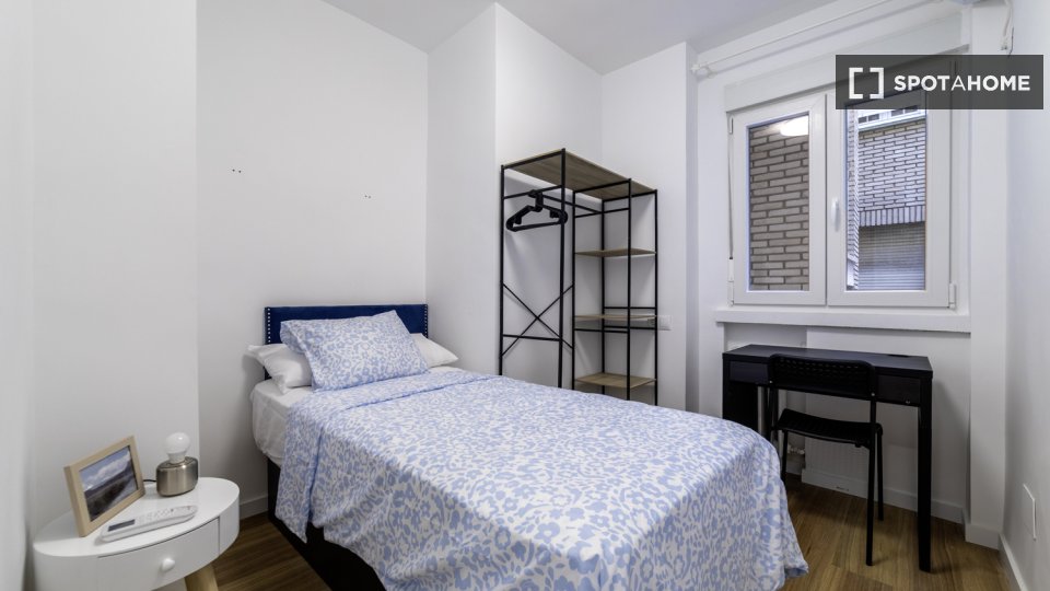 Double room Madrid, 4 beds, 89m² — photo 13