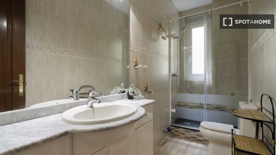 Double room Madrid, 4 beds — photo 8