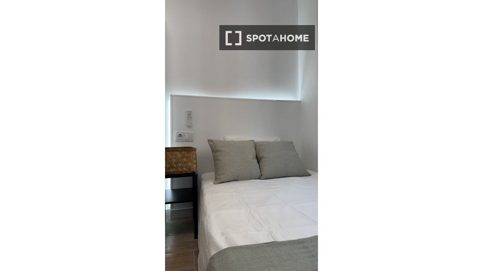 Double room Malaga, 5 beds, 98m² — photo 14