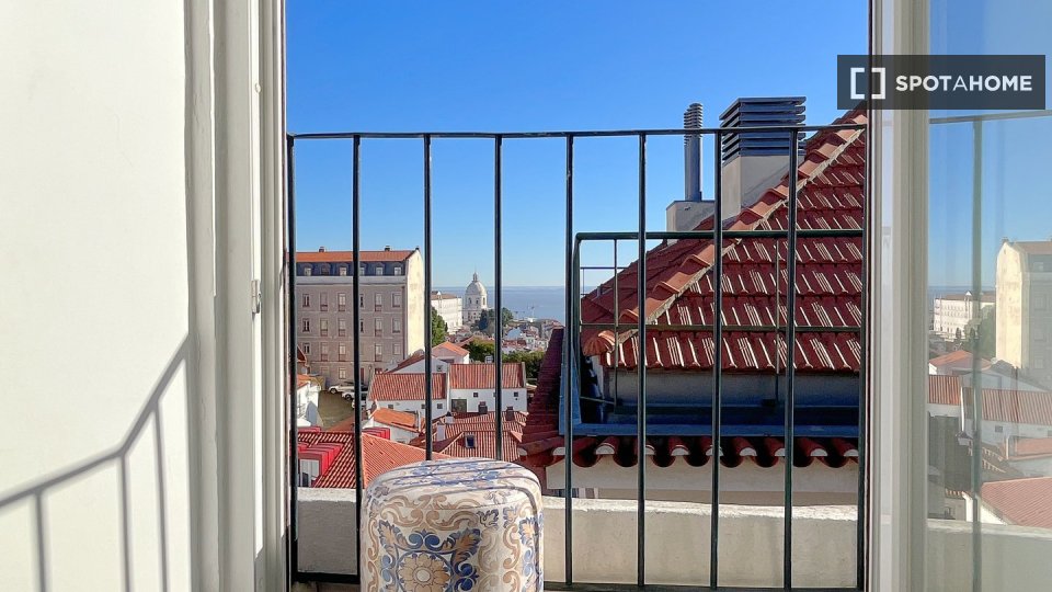 Apartment Lisbon, 2 beds, 71m² — photo 1