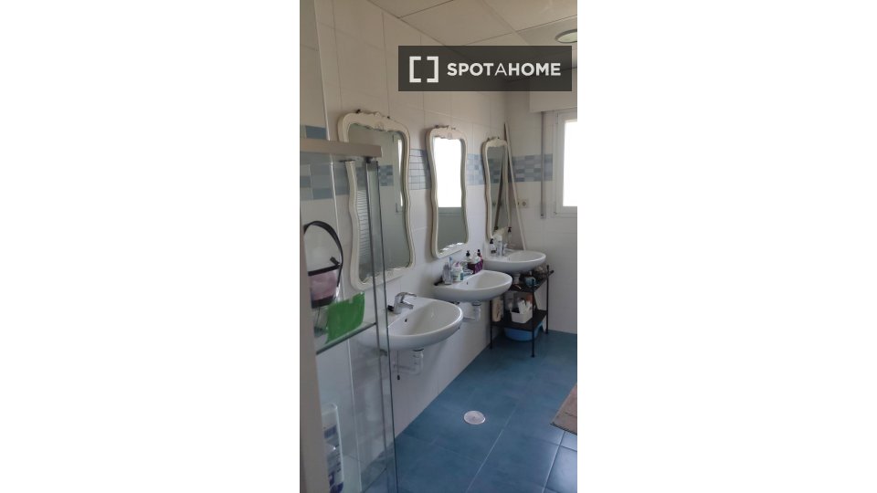 Double room Madrid, 15 beds — photo 8