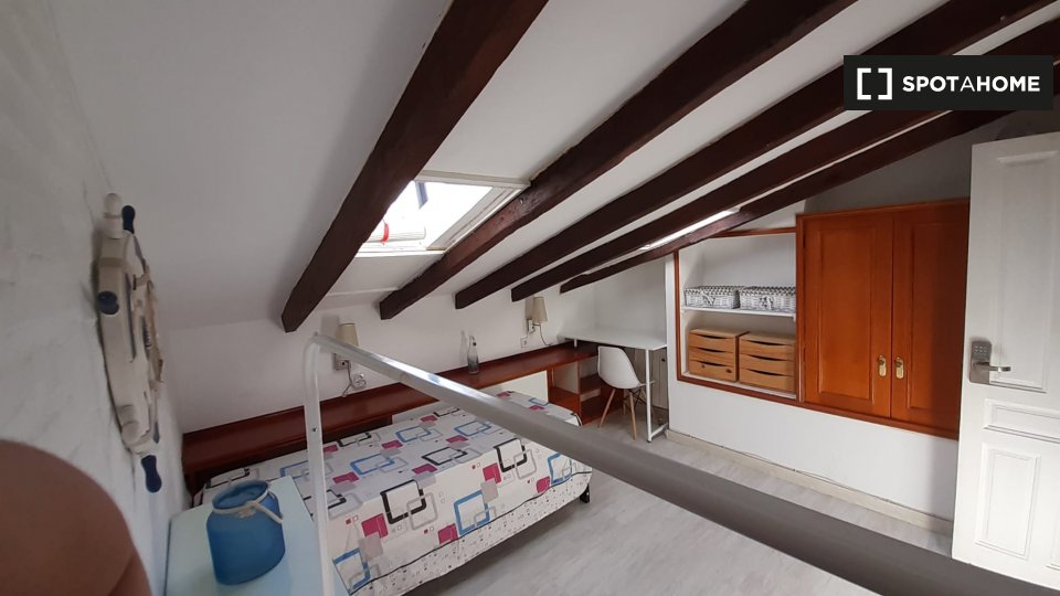 Double room Valencia, 3 beds, 90m² — photo 4