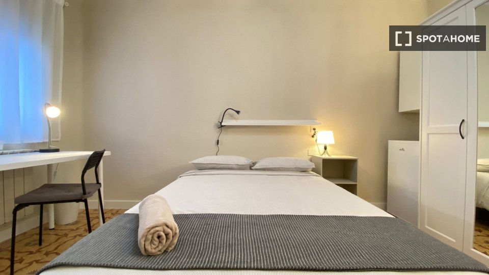 Double room Madrid, 5 beds — photo 15