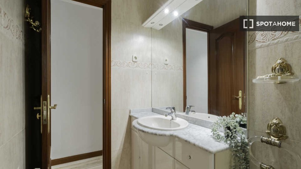 Double room Madrid, 4 beds — photo 39