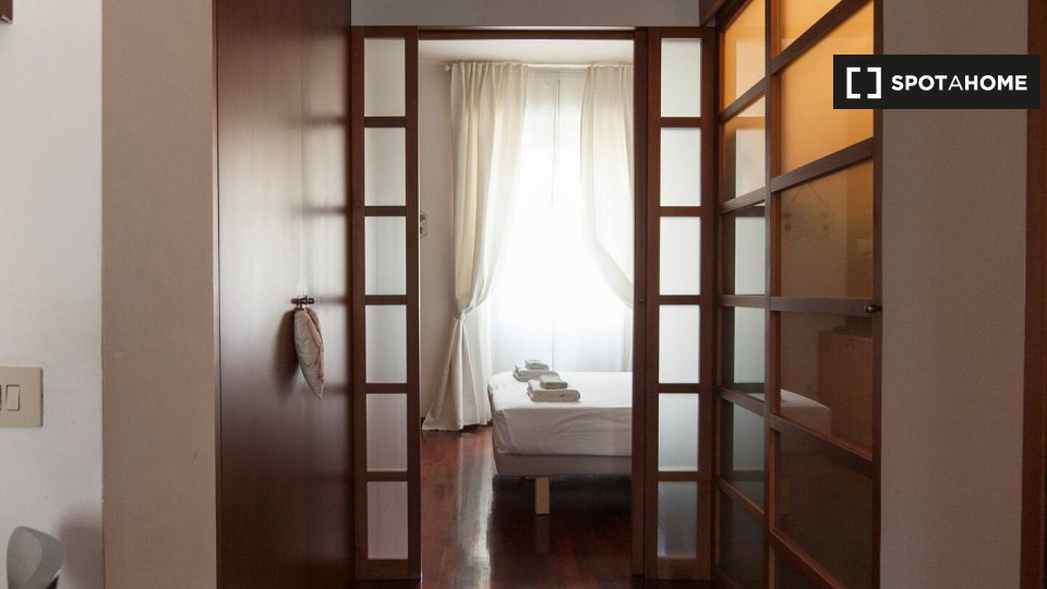 1 Bedroom Flat in City Center with Workstation - in Milan