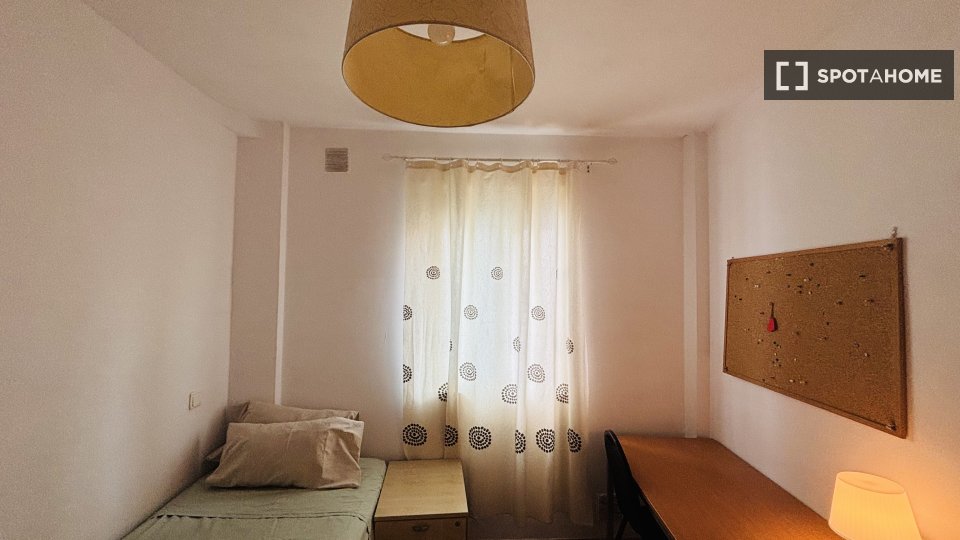 Double room Alcala_De_Henares, 3 beds — photo 50