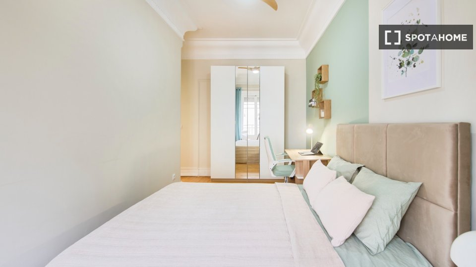 Double room Lisbon, 6 beds — photo 92
