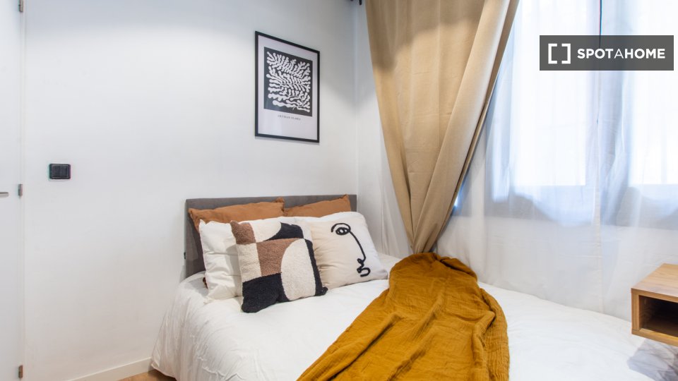 Double room Madrid, 9 beds, 144m² — photo 17