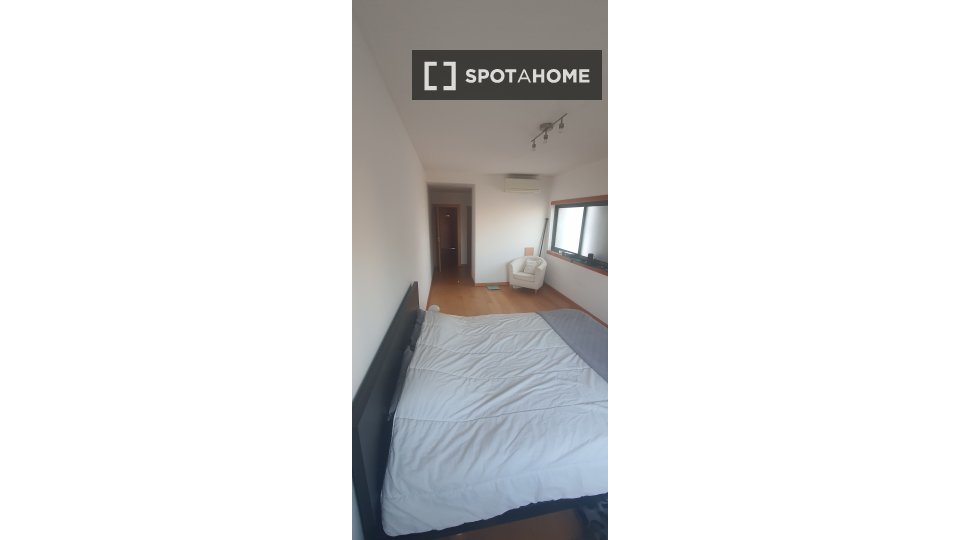 Double room Lisbon, 3 beds, 130m² — photo 2