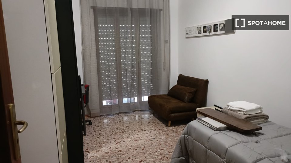 Double room Naples, 4 beds — photo 5