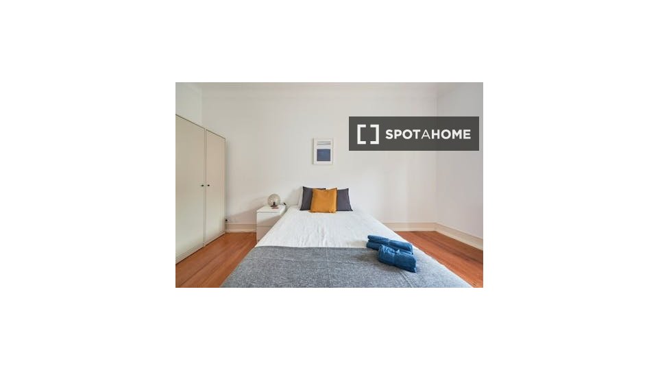 Double room Lisbon, 5 beds — photo 7