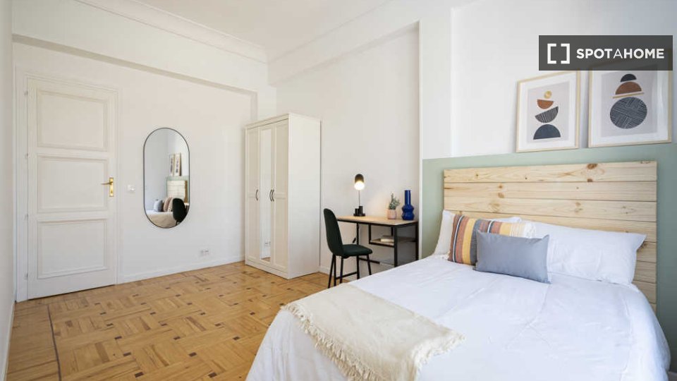Double room Madrid, 5 beds — photo 42