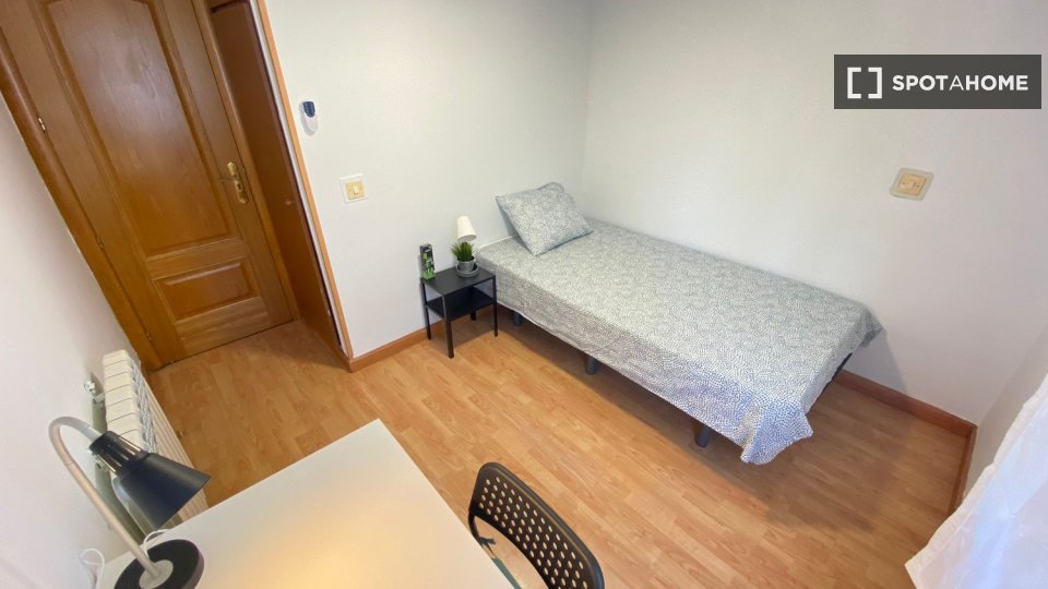 Double room Madrid, 7 beds — photo 11