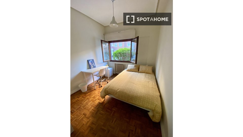 Double room Bilbao, 4 beds, 85m² — photo 4