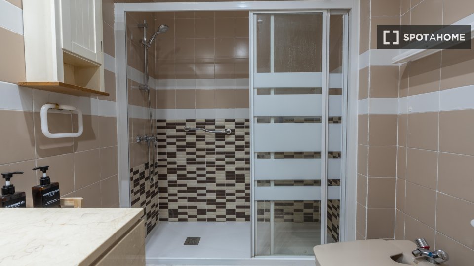 Double room Madrid, 6 beds — photo 66