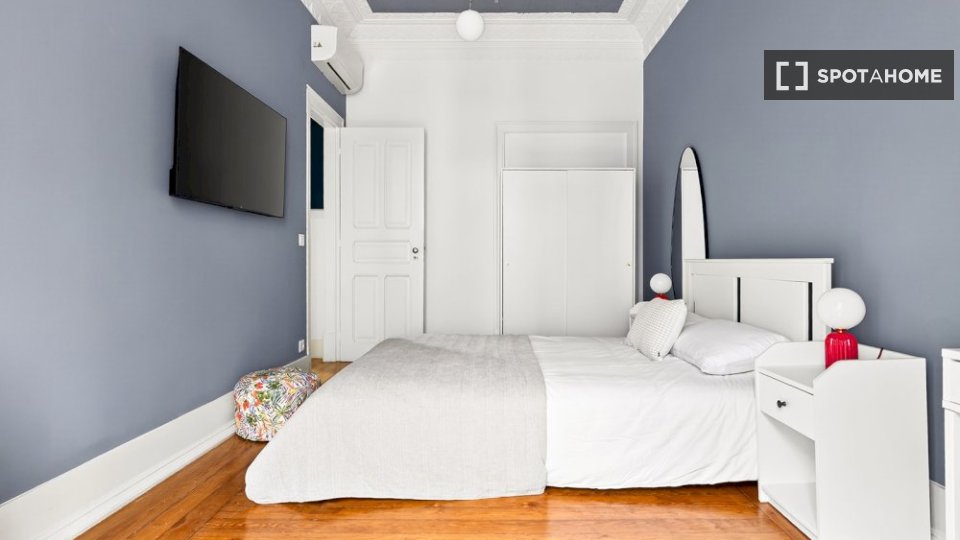 Double room Lisbon, 5 beds — photo 11