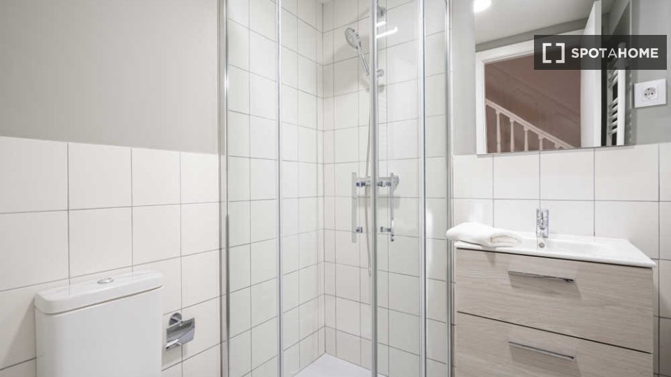 Double room Madrid, 17 beds, 560m² — photo 54