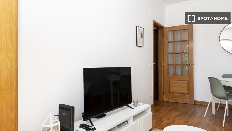 Apartment Lisbon, 2 beds, 65m² — photo 4
