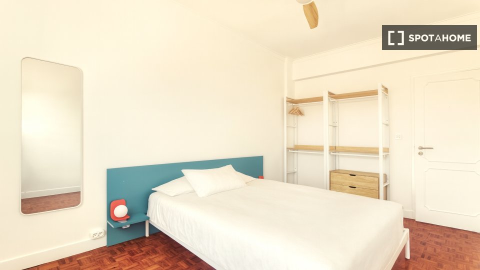 Double room Lisbon, 5 beds — photo 50