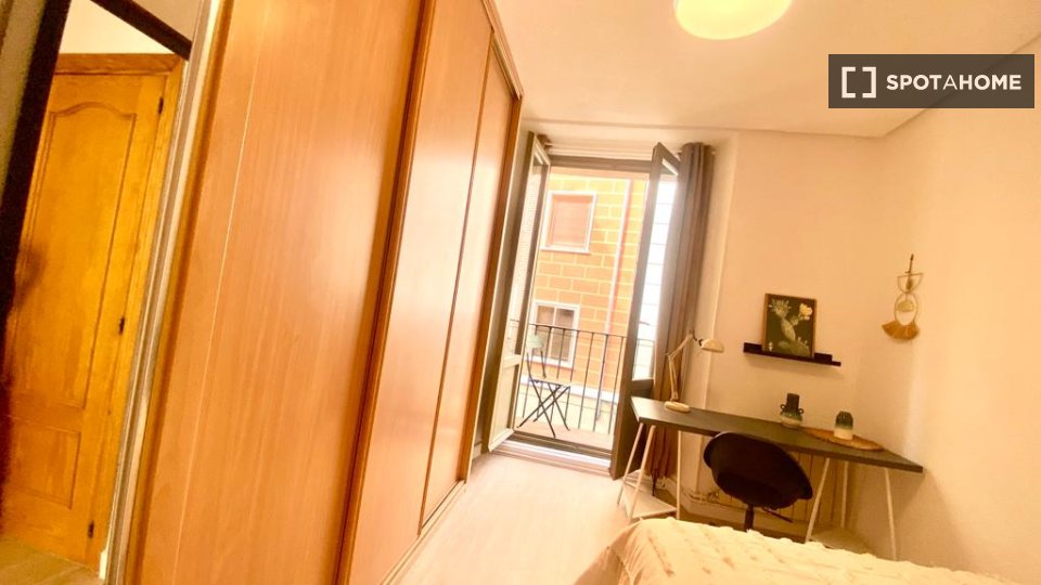 Double room Madrid, 5 beds — photo 13