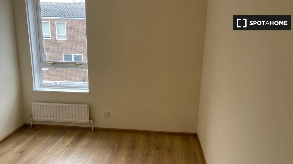 Room for rent in 5bedroom house in Erith, London (ref 707476) Spotahome
