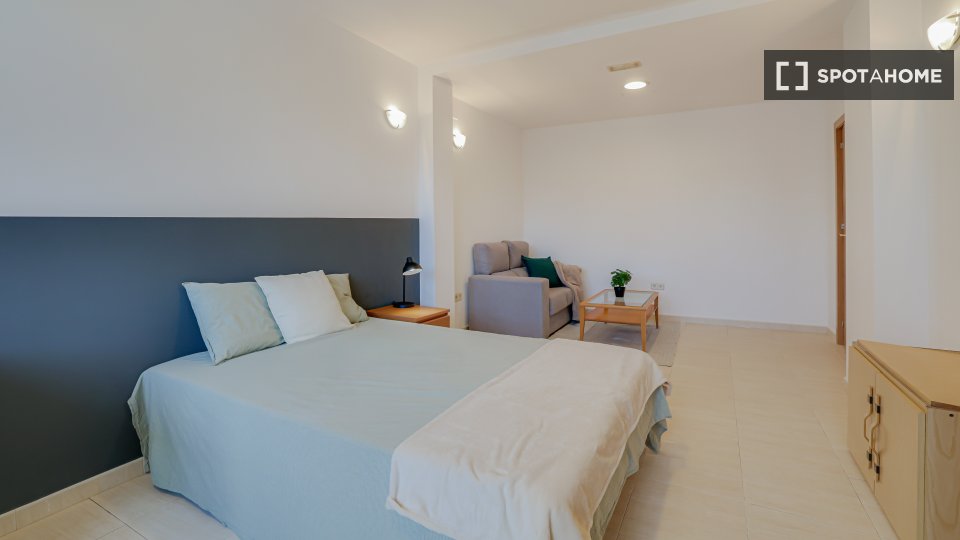 Double room Barcelona, 17 beds, 550m² — photo 9