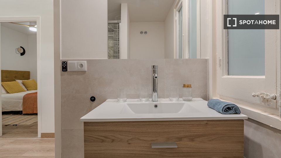 Double room Barcelona, 6 beds, 120m² — photo 60
