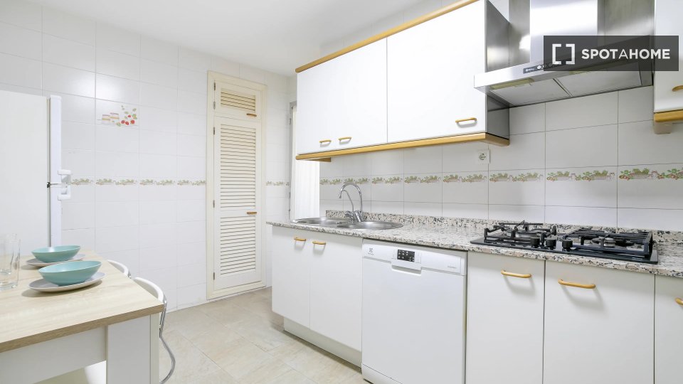 Double room Alicante, 3 beds — photo 6