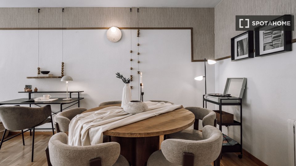 Piso de 3 habitaciones en alquiler en Vallehermoso, Madrid.