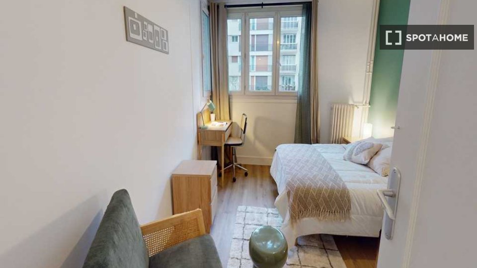 Double room Paris, 5 beds, 110m² — photo 3