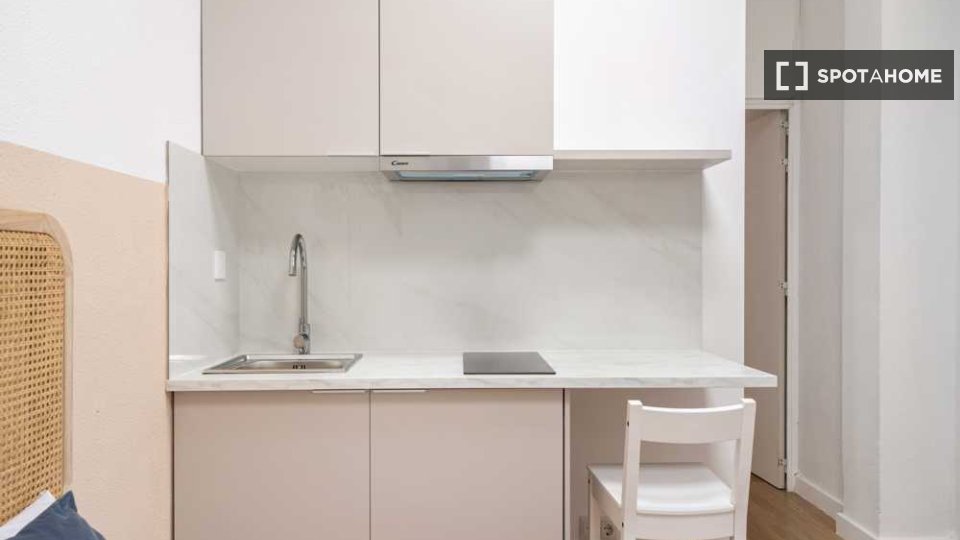 Double room Madrid, 12 beds — photo 9